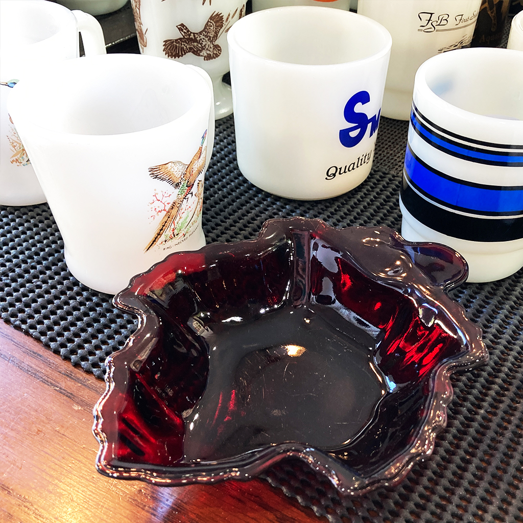 Fire-king 500点以上のミルクガラスが店舗に集合！ | マメチコ