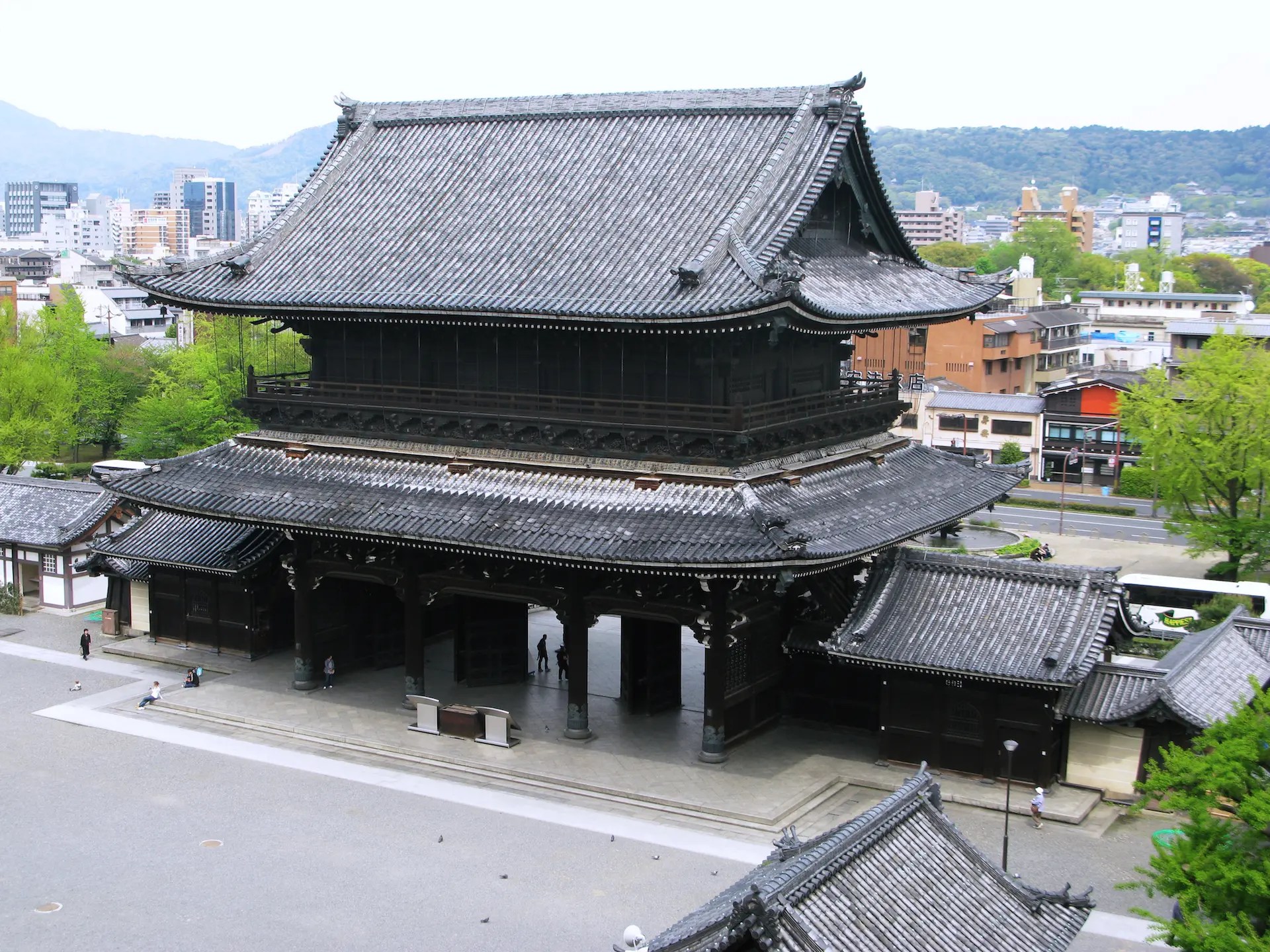 東本願寺（真宗本廟）・御影堂門 | ニッポン旅マガジン