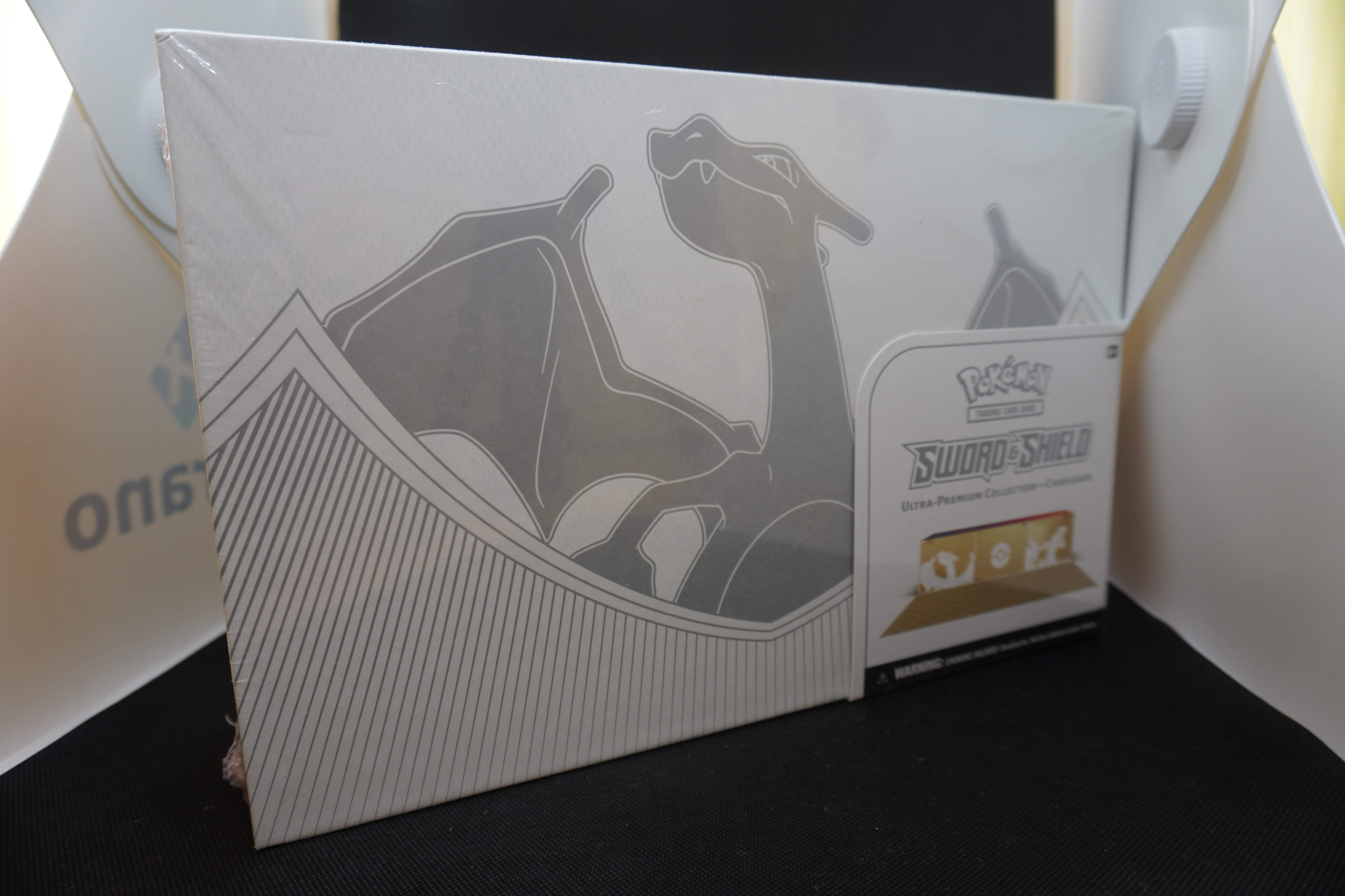 ポケカ】リザードンのウルトラプレミアムコレクションボックス開封