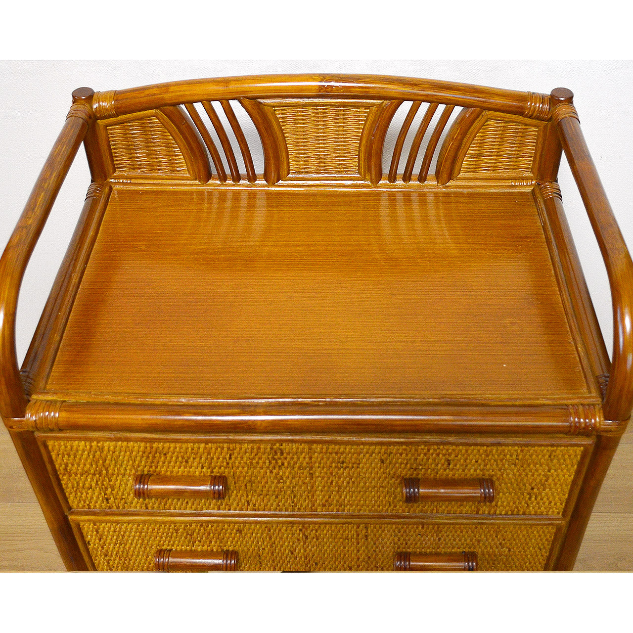 キャスター付きラタンチェスト 3段 飾り枠付き 完成品 – 輸入家具の