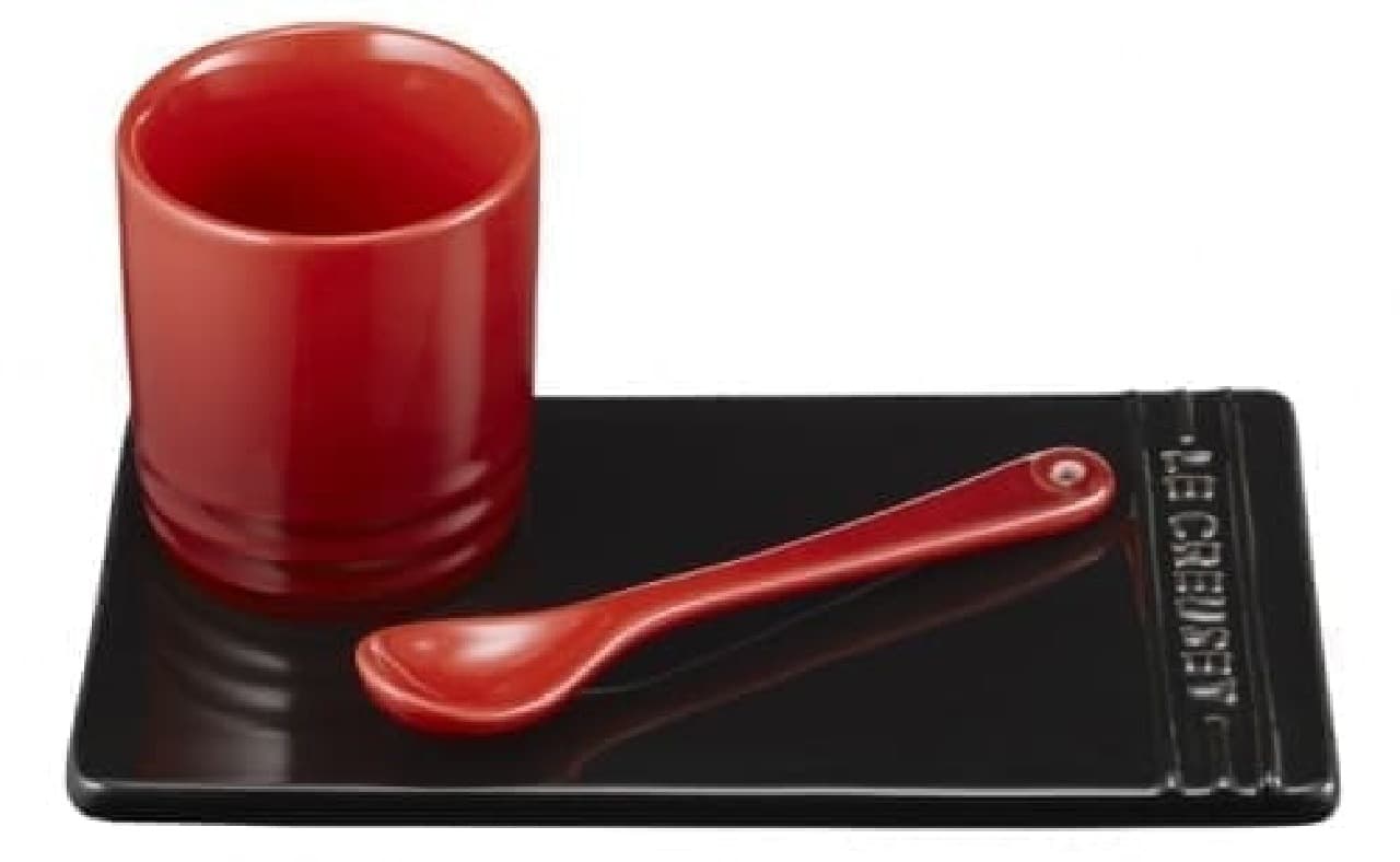 和食が似合う「ル・クルーゼ」--日本伝統の色彩や形を採用した限定