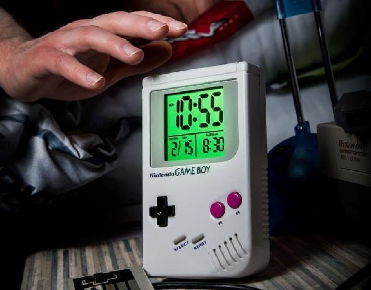 任天堂ゲームボーイをモチーフにした目覚まし時計「Game Boy Alarm