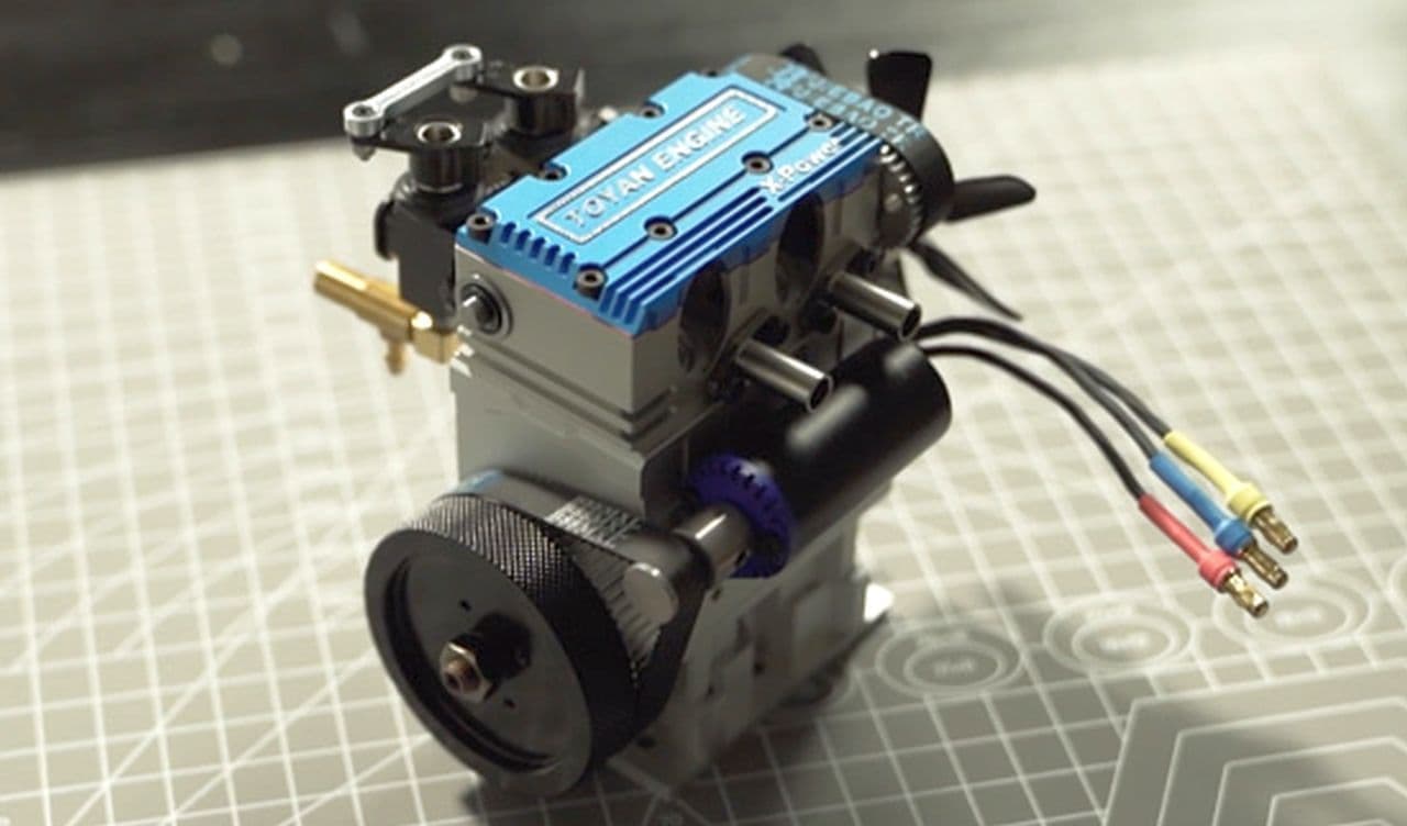 水冷・4ストローク・2気筒・3.5ccエンジンを自分で組み立てるキット「X