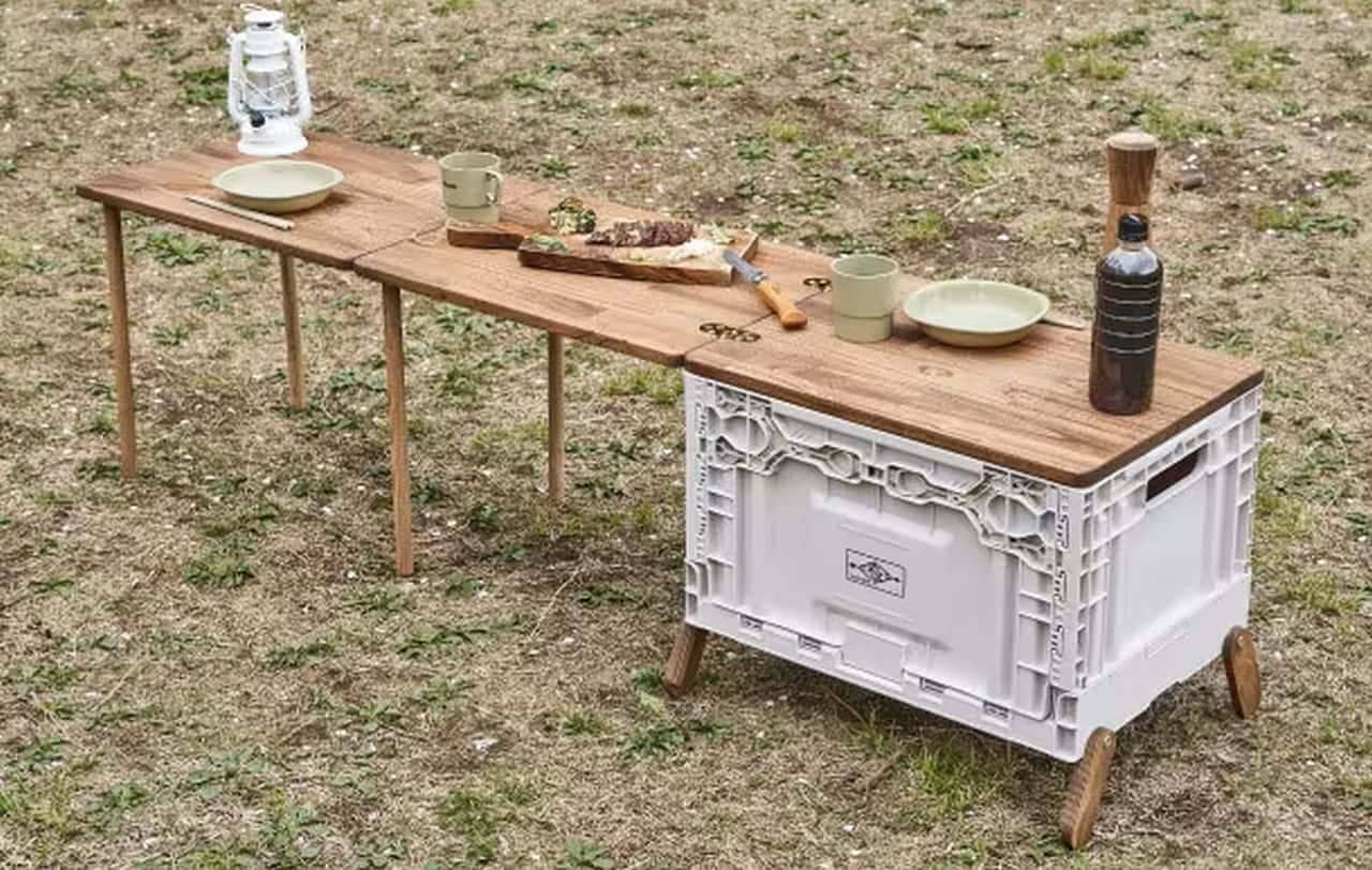 コンテナをキャンプテーブルに！ 食材を収納できて調理もできる