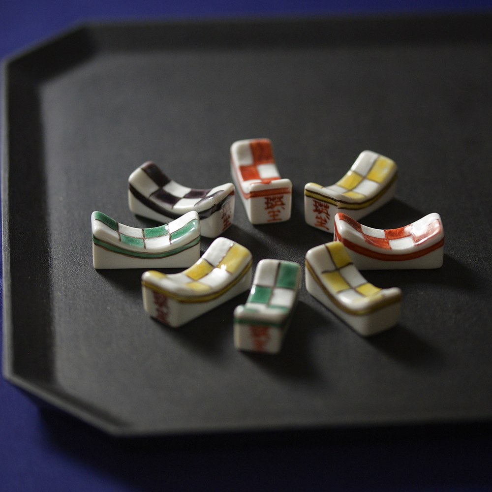 瑛生の器（九谷美陶園）｜市松文様一山箸置｜作家の器と暮らす。IVORY