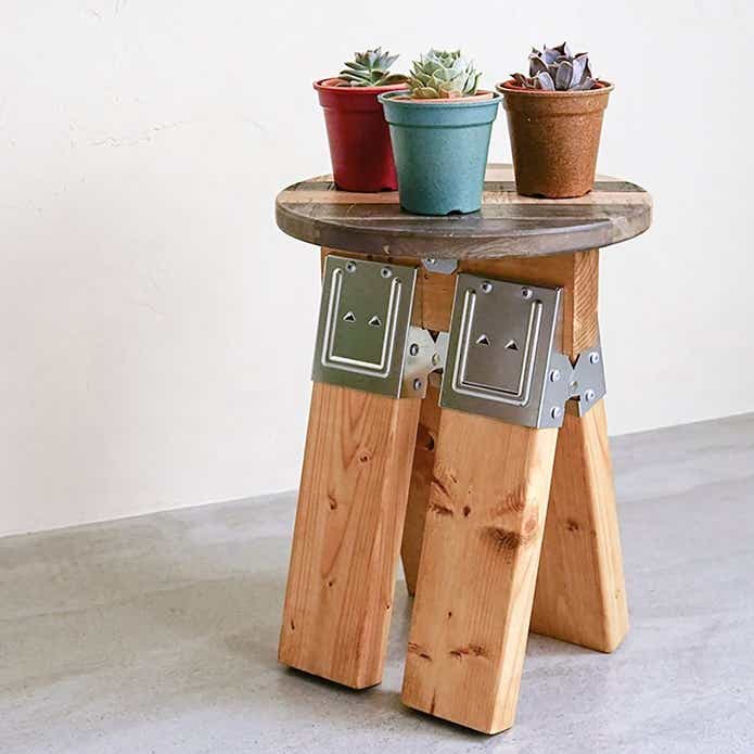 ソーホースブラケットでDIY！デスクの作り方と活用アイディア | 【CAMP