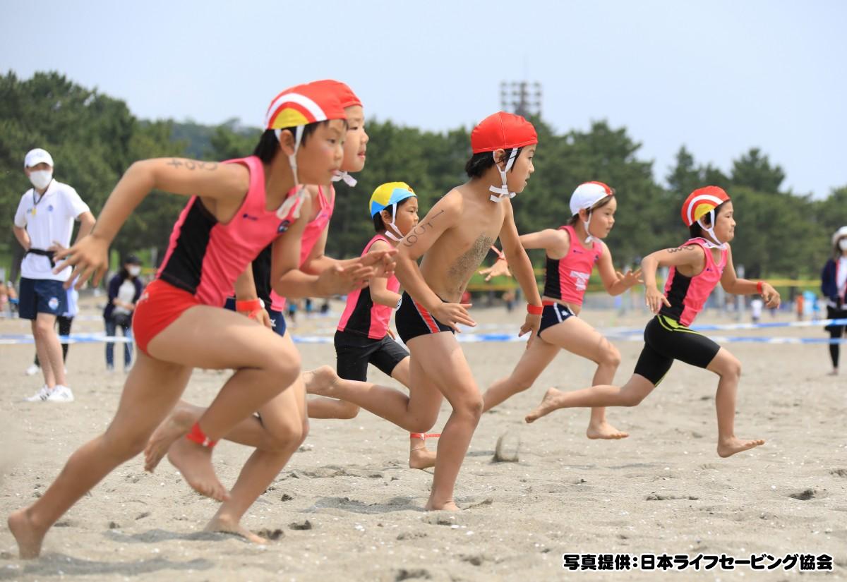 タチヒビーチでビーチフラッグスフェスタ 日本代表監督たちが特別講師