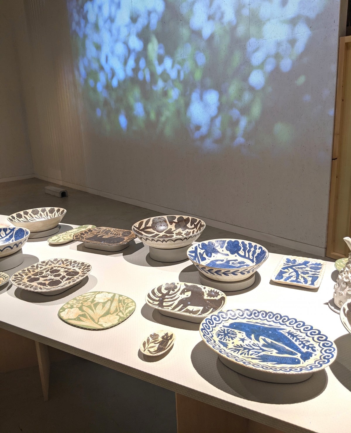 陶芸家・鹿児島睦さん、立川で初の大規模展 新作の器200点展示 - 立川