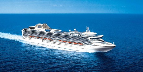 全長290mの豪華客船「ダイヤモンド・プリンセス」の2015年のクルーズ