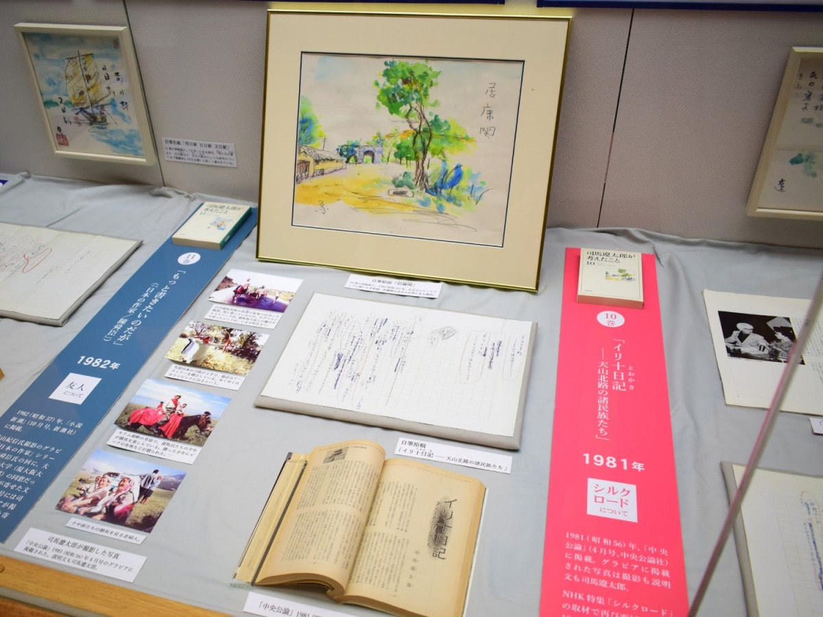 司馬さんが描いた表紙絵の色紙や自筆原稿などを展示 - 東大阪経済新聞