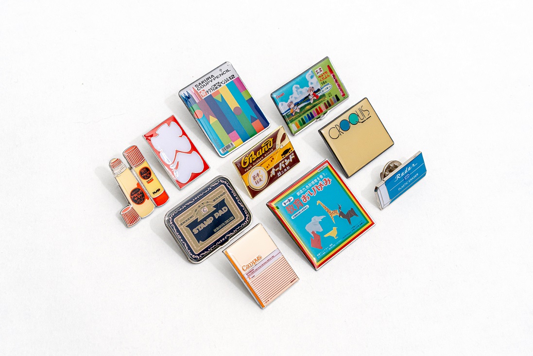 10種類そろえるピンバッジ - 大阪ベイ経済新聞