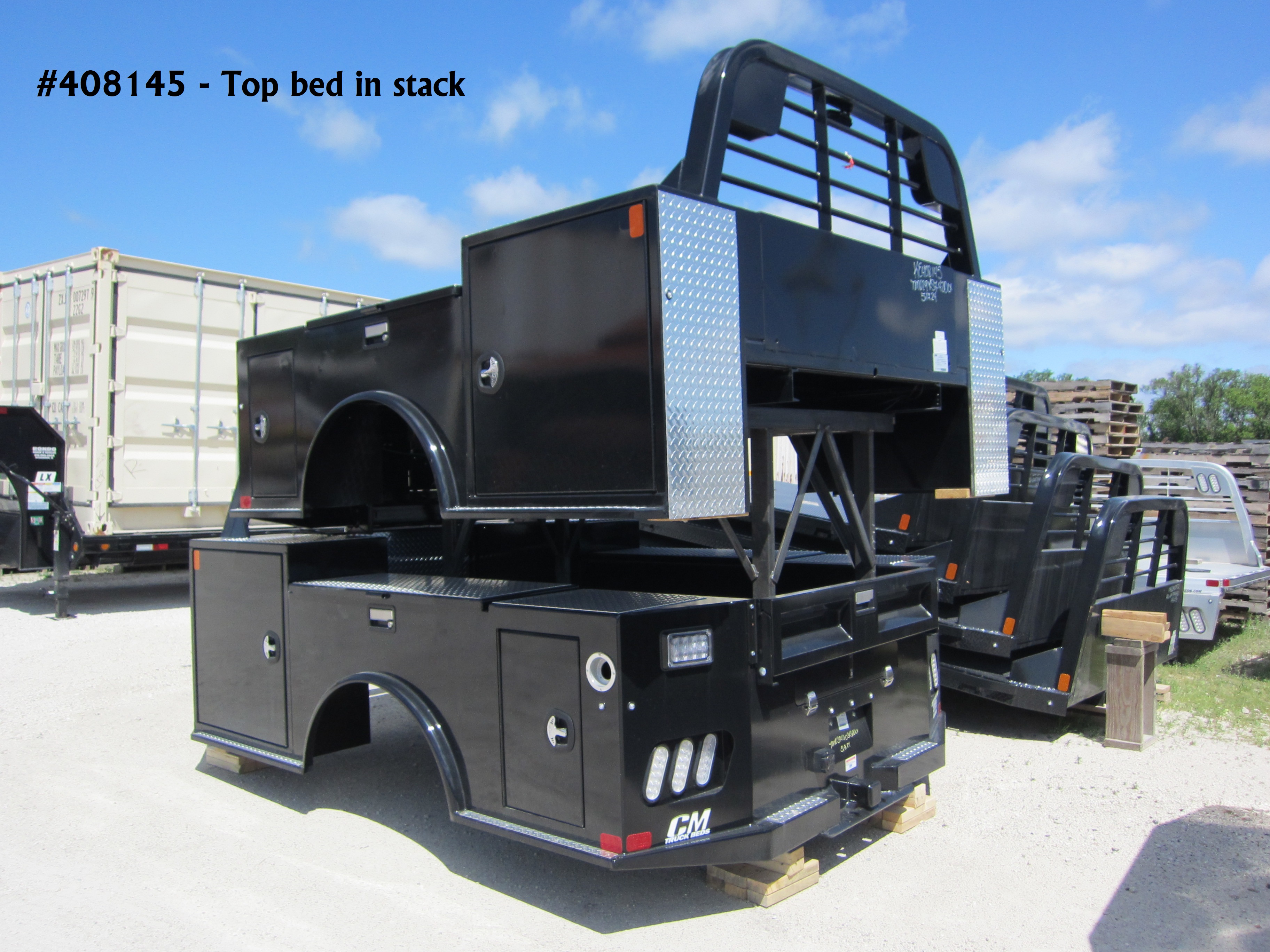 New CM 8.5' x 97 TM-DLX Flatbed Truck Bed :: Rondo Trailer