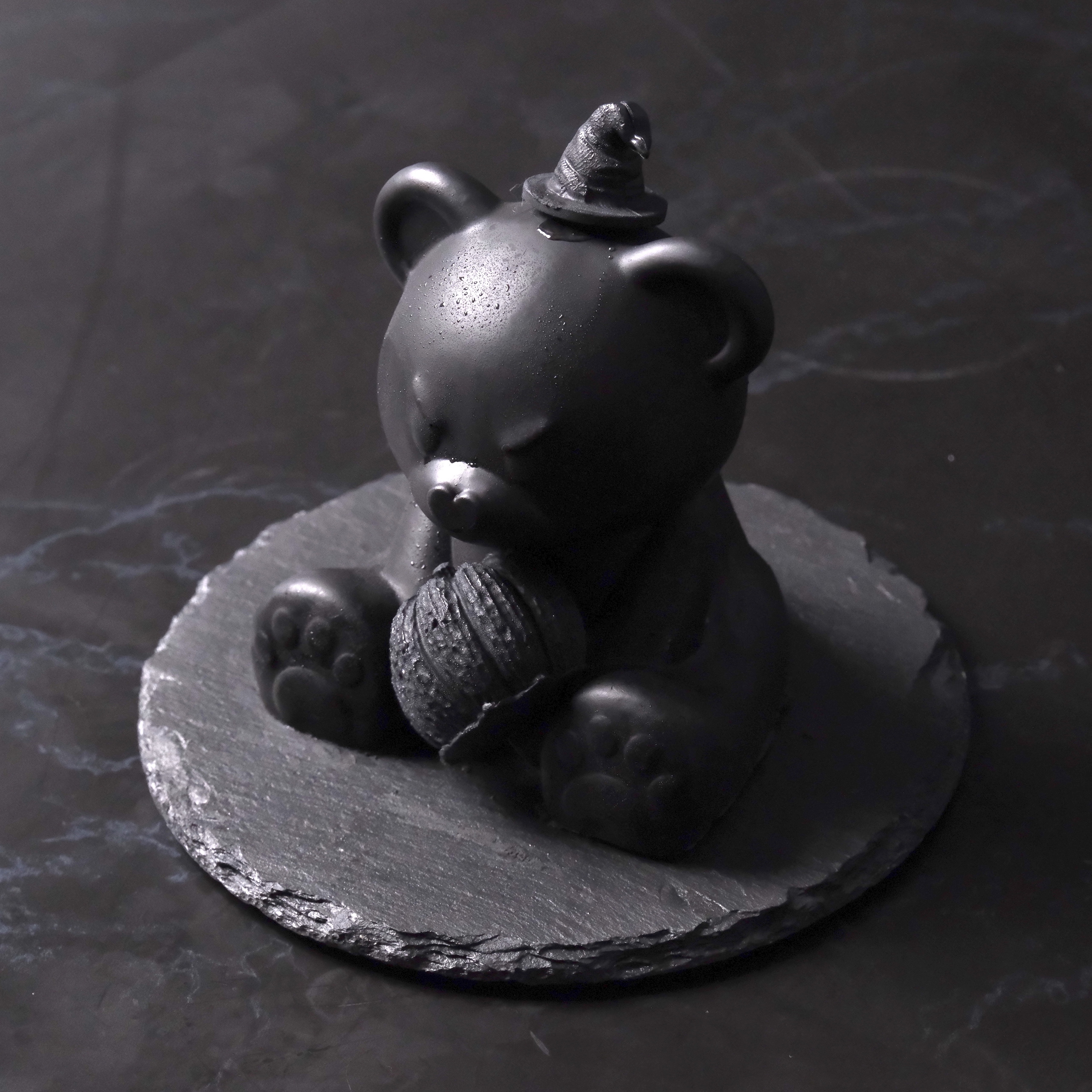 期間限定】むすッとしたクマのケーキ：ハロウィン2025 | BLVCK PARIS