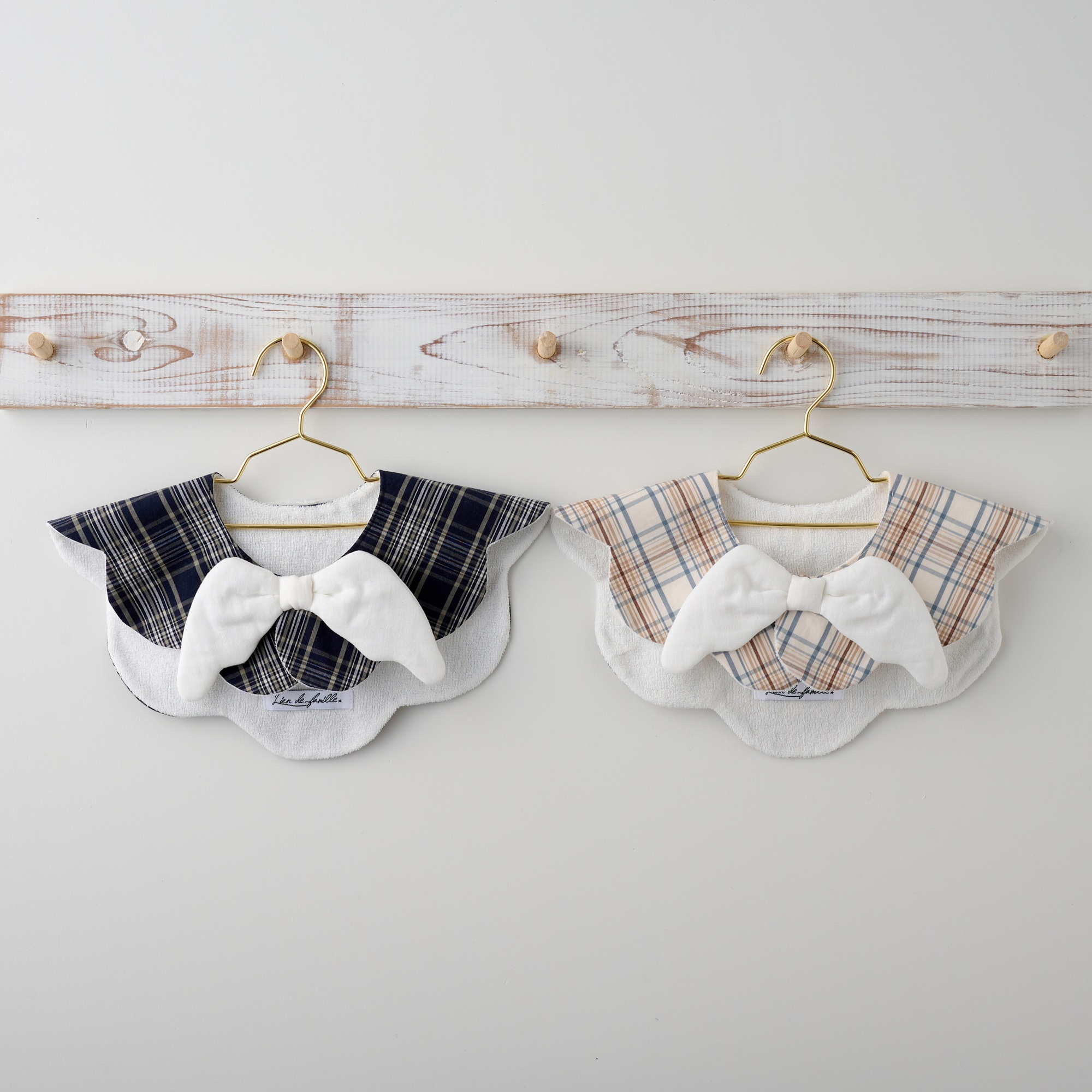 数量限定】タータンチェックのもこもこ天使スタイ | Lien de famille