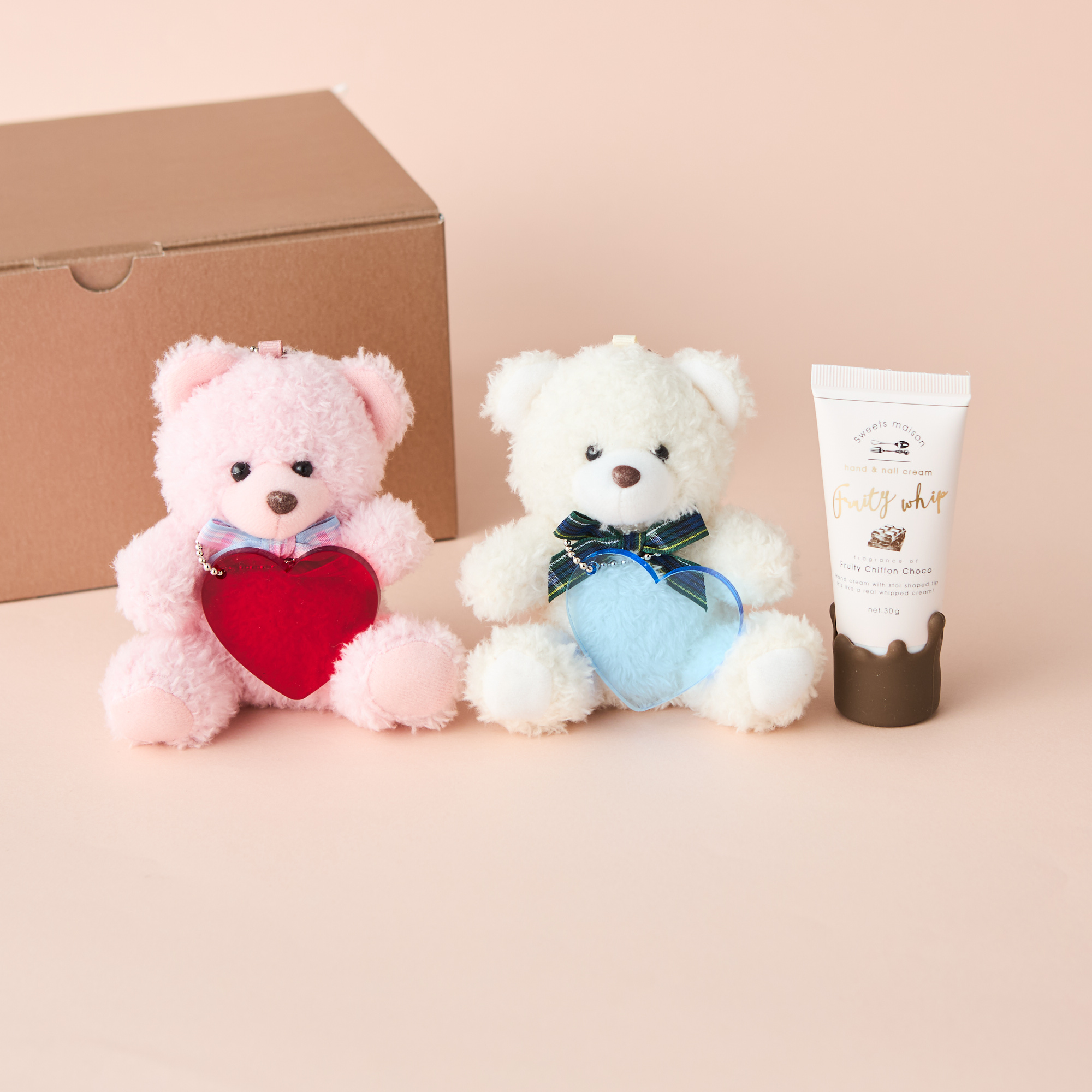 名入れ無料・BOX入り】ハンドクリーム&ハートチャーム付ペアテディベア