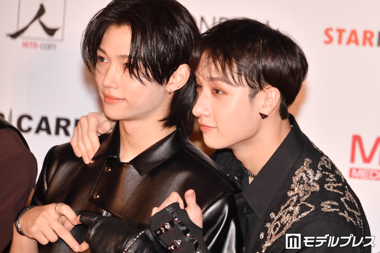 Stray Kids、レザースタイルで登場 リノ＆ハンで仲良くポージング