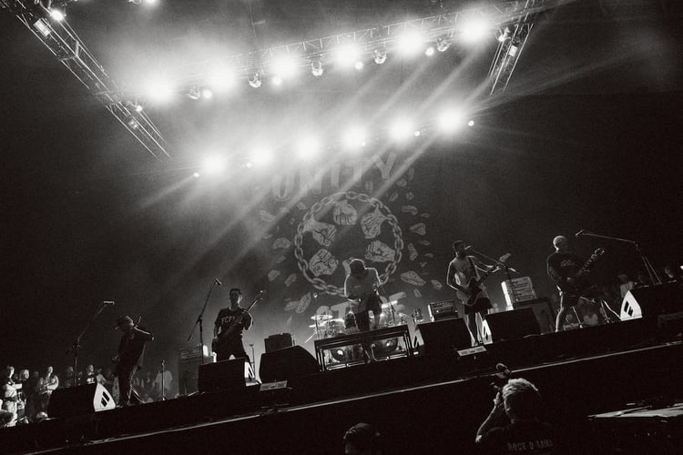 FACTが盟友たちと飾った己の有終、幕張を熱狂させた「ROCK-O-RAMA-THE