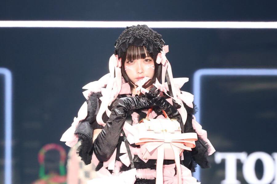 あのちゃん、全身リボンの甘々コーデで登場♡ - girlswalker