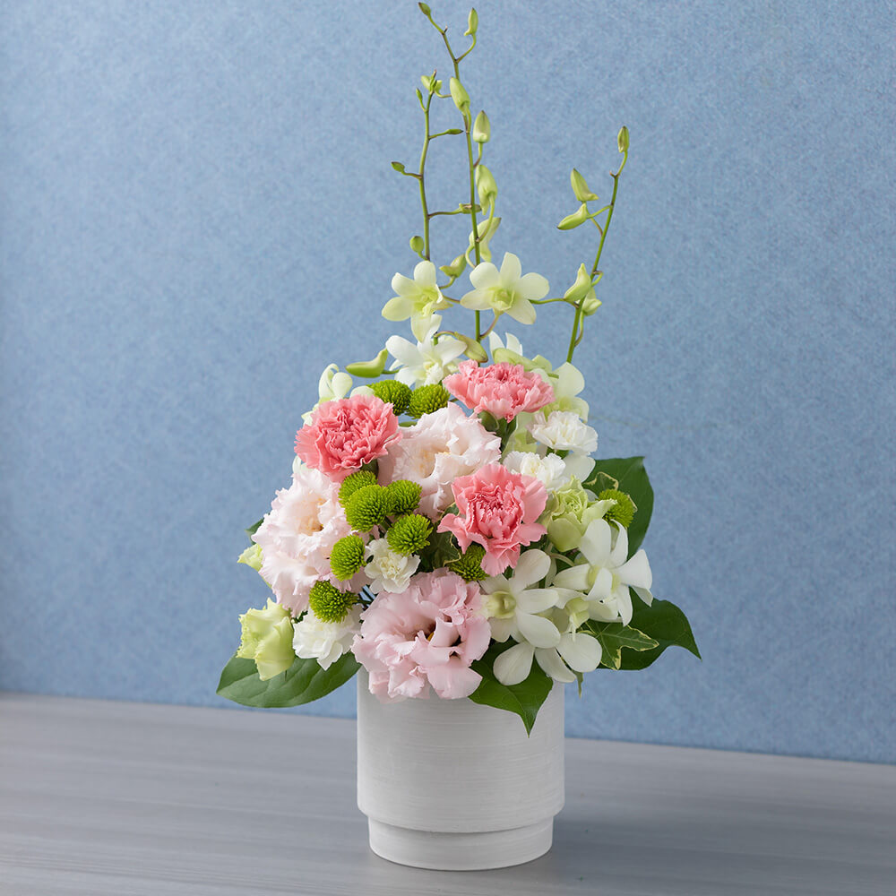 お供え花 アレンジメント「敬慕(桜色重ね)」｜フラワーギフト通販なら