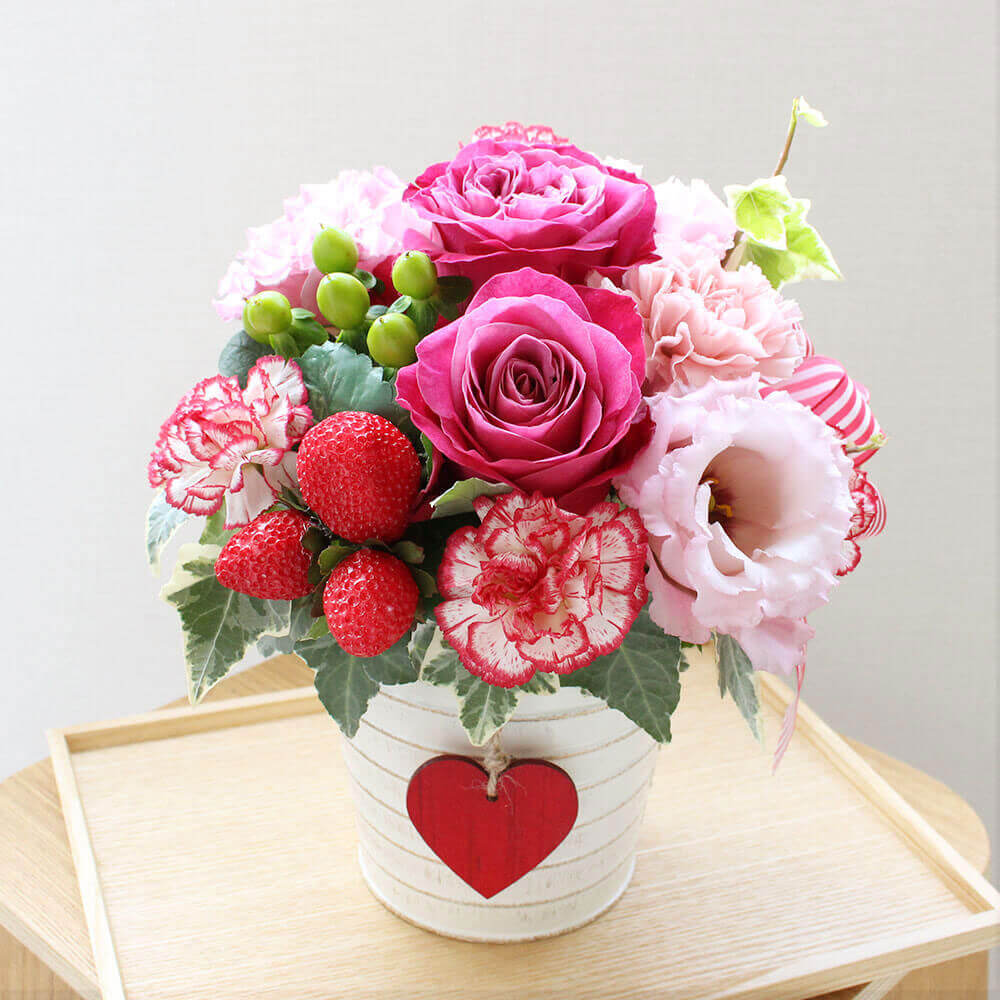 アレンジメント「Heart＆Strawberry」｜フラワーギフト通販なら