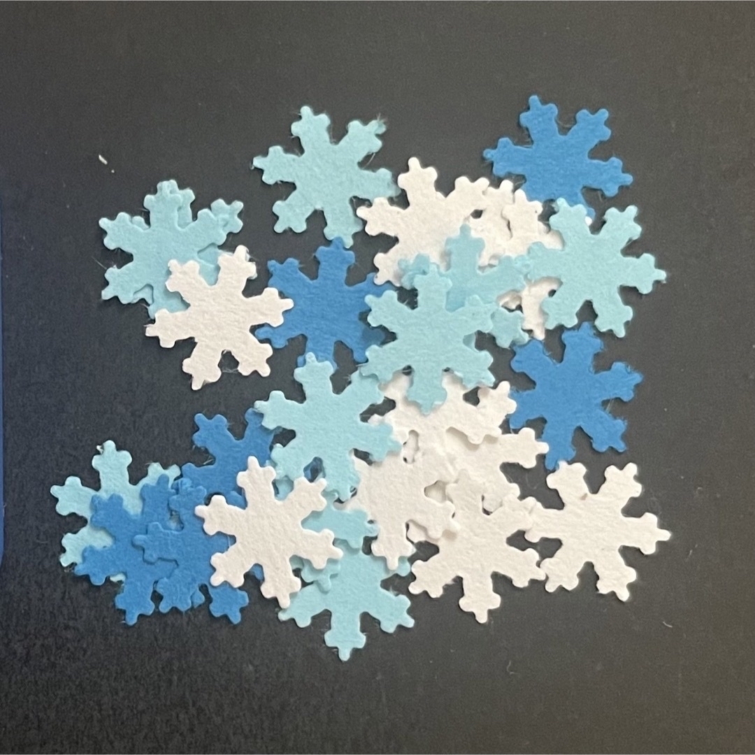 クラフトパンチ 200枚/雪の結晶/の通販 by チョコミルク's shop｜ラクマ