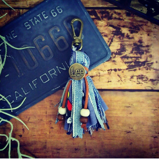 デニム×ミッキータッセルキーホルダーの通販 by tommy accessory｜ラクマ