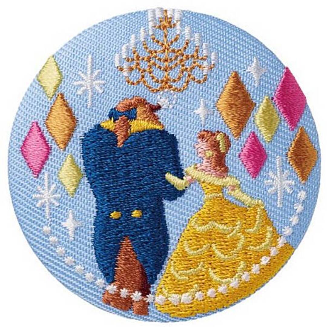 11.美女と野獣】Disney Characters 刺繍缶バッジビスケット ※缶バッジ