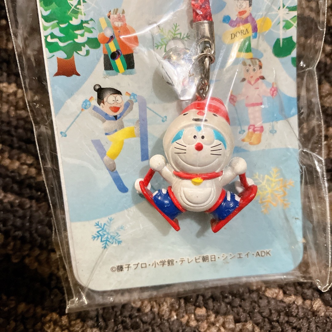 ドラえもん - どこでもドラえもん☆冬季限定☆雪だるま☆スキー☆赤
