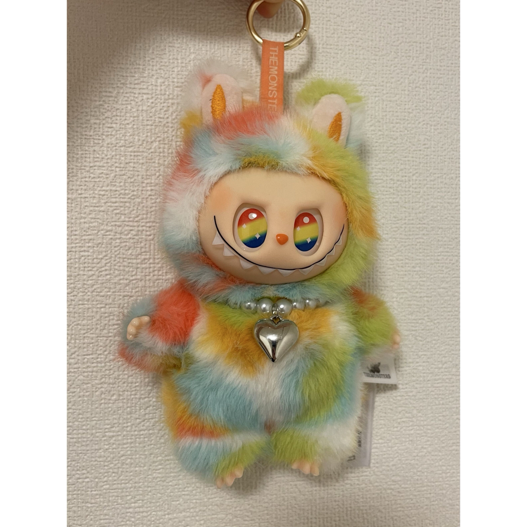 海外限定！ラブブ Labubu ぬいぐるみ 彩虹色の通販 by 南宮's shop｜ラクマ