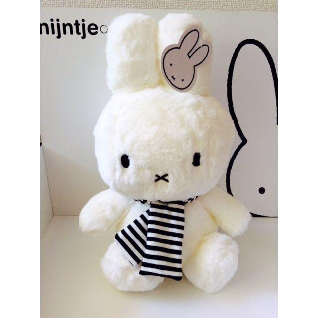 ぬいぐるみ】オランダ限定真っ白マフラー巻きミッフィー大/ブルーナの