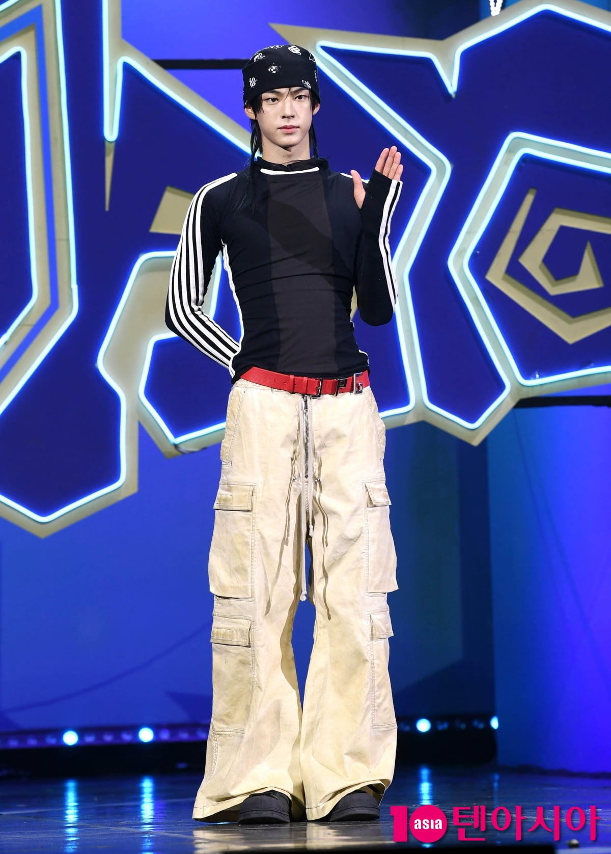 TWSのドフン、ミニ4集『play hard』ショーケースで魅力発散