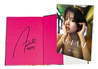 9232] 「浜辺美波 直筆サイン入りチェキ「UP TO BOY」」