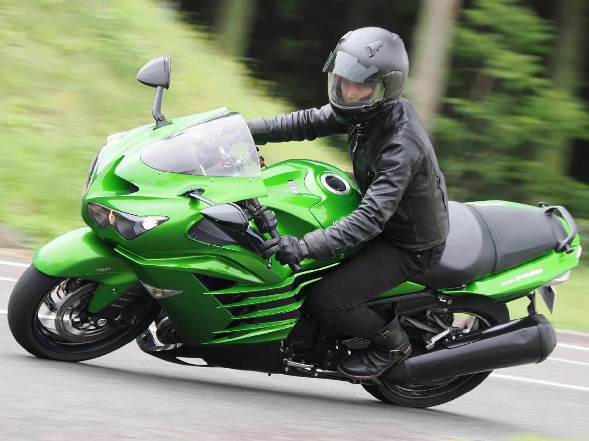 当時カワサキが求めた“最強”のマシン！ メガスポーツ筆頭のZZR1400を