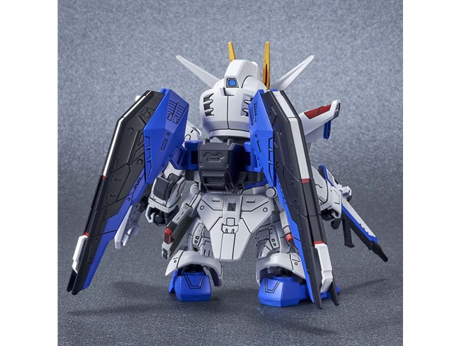 上海に降臨した実物大フリーダムガンダム立像がSDEXで立体化、ガンダム