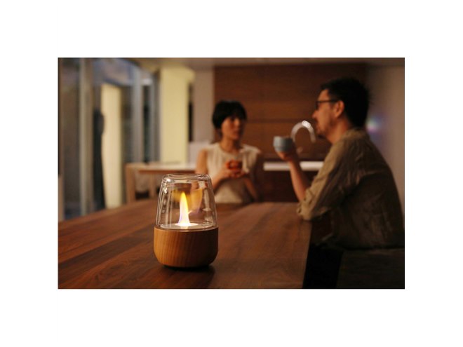 トヨトミ、手で包み込むと“本物の炎”が点火する固形燃料ランタン「Re