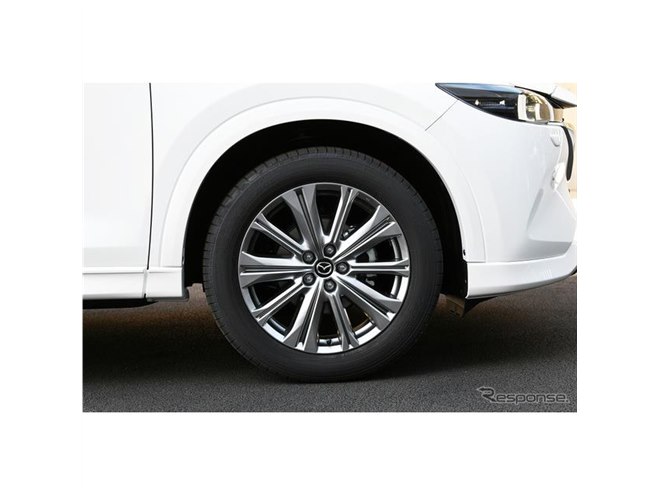 マツダ CX-5 改良新型】ボディ同色ガーニッシュが光る、最上級の