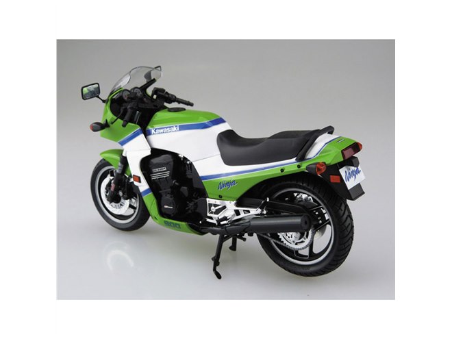 AOSHIMA、ライムグリーンの「カワサキ ZX900」1985年モデルの