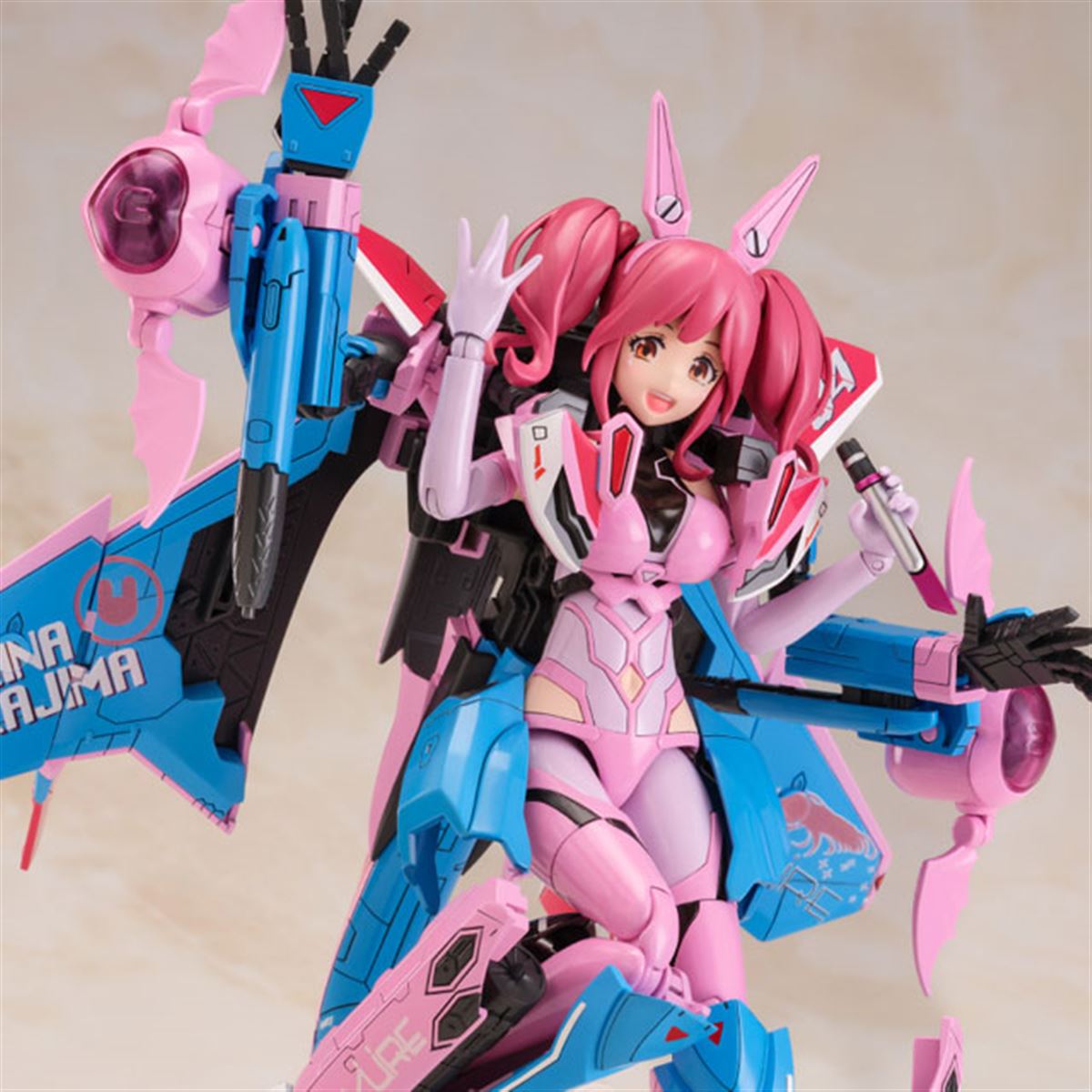 マクロスΔ」マキナ・中島がスナップキット化、マルチドローン展示台が