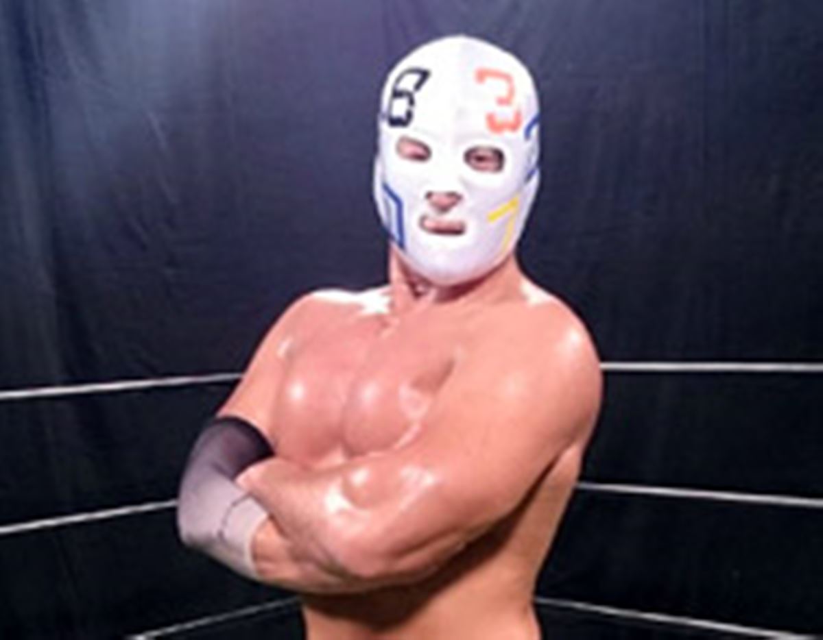 丸藤選手が覆面レスラーに!? あの伝説のマスクを被ってみた - 価格.com