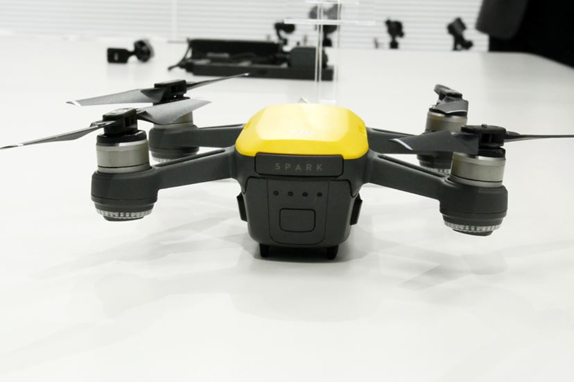 ドローンデビューに最適な「DJI SPARK」が登場！ 手のひらサイズで