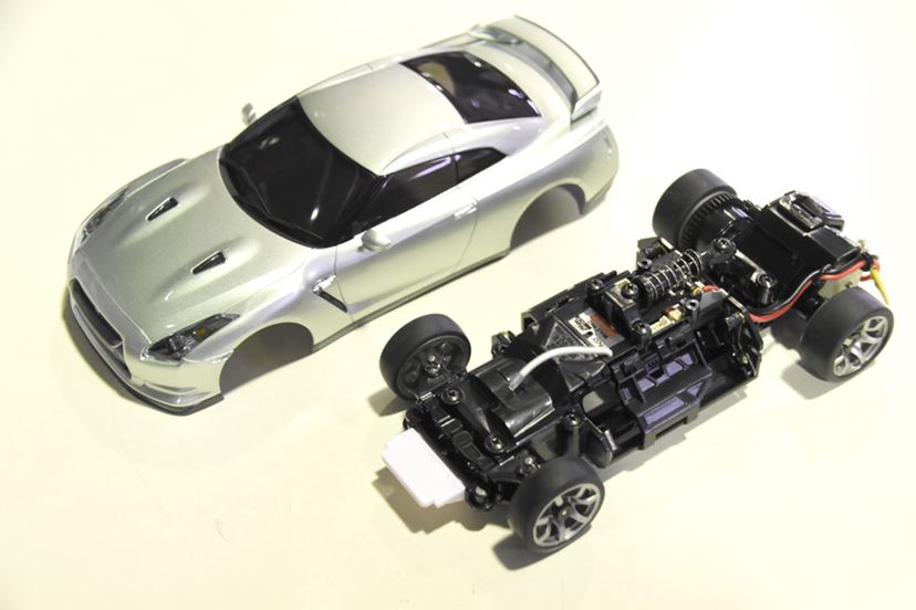 模型女子が、バブル期のデートカーで有名な日産「シルビアS13」を持っ