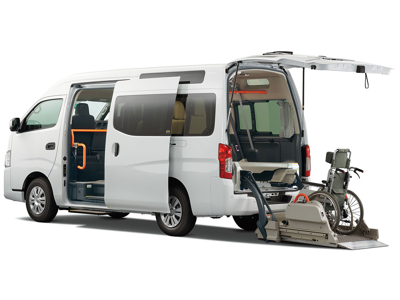 日産 キャラバン 福祉車両 2021年モデル チェアキャブ 車いす4名仕様の