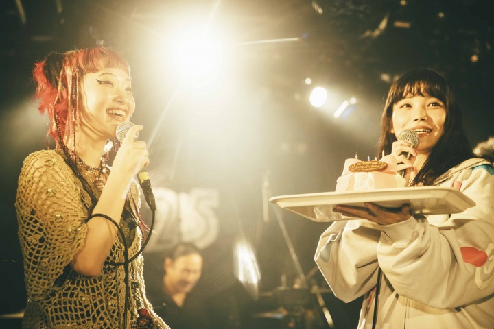 詩羽がソロ初ワンマンで見せた「新たな表現の形」──詩羽 ワンマン