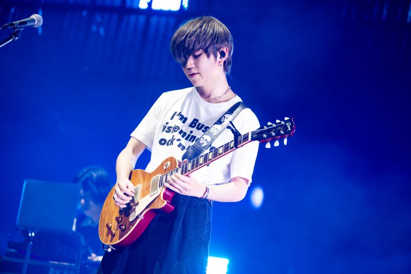 Mrs. GREEN APPLE、音楽イベント〈The Performance〉でNiziUやRIIZEと