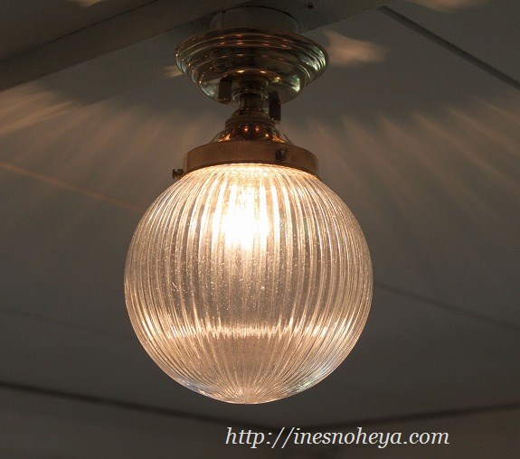 大正ロマンなクリアボウルシェードと英国式真鍮シーリングカバー付き