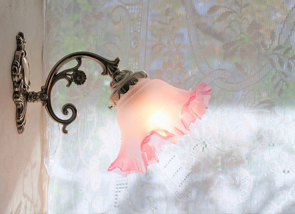 フリルガラスランプシェード（ピンクレッドフリル）とフレンチ