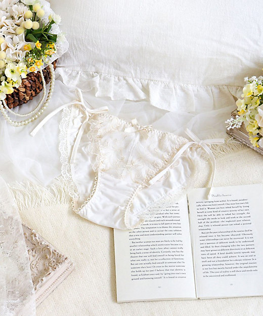 イリーナ リボンショーツ（2002424411） | Risa Magli