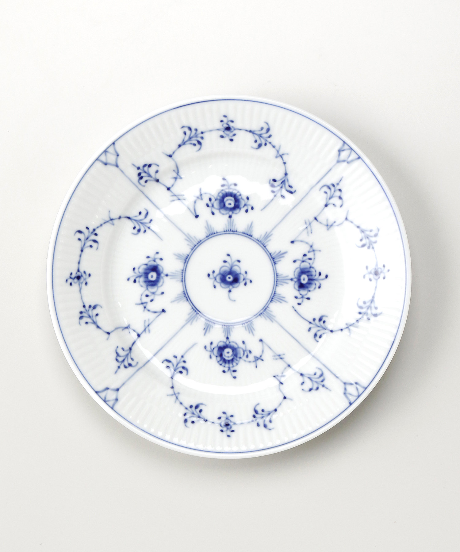 ブルーフルーテッド プレイン プレート 19cm | ROYAL COPENHAGEN