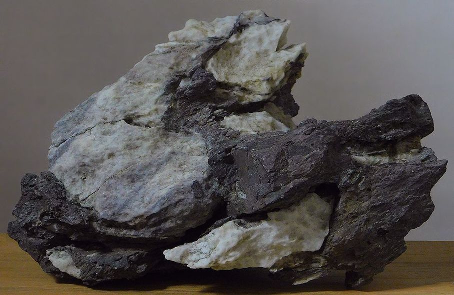 緋山酔恭「山水石美術館」 全国の水石・美石を紹介 日野竜眼