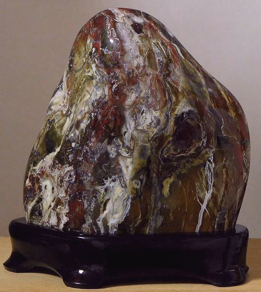 緋山酔恭「山水石美術館」 全国の水石・美石を紹介 佐渡 錦紅石